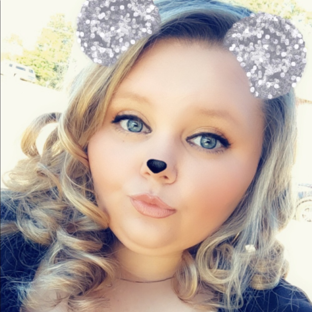 Meet your Posher, Ccourtnee